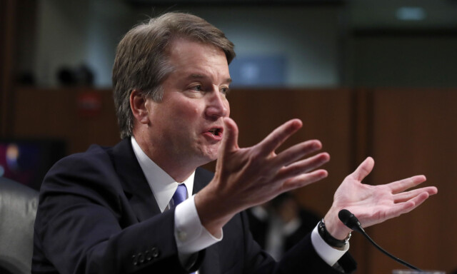 Senatorer vil utsette avstemning etter overgrepsanklager mot Kavanaugh
